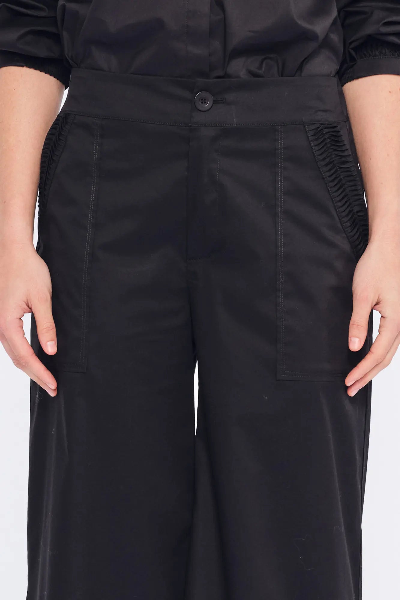 Viena Sculptural Hem Trouser | Black