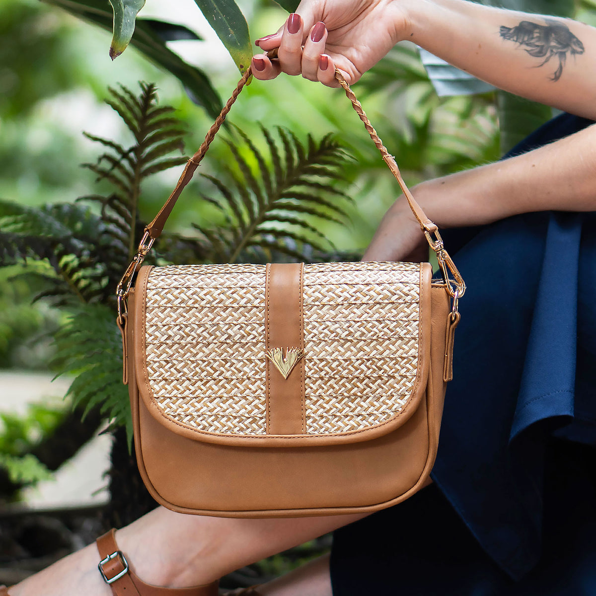 Beige Leather Carriel Bag – Handmade Crossbody & Handbag with Palm Strap Detail, Timeless Leather Purse