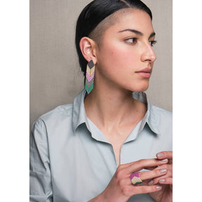 COLOR GEOMÉTRICO Miyuki Thick Feather Earrings