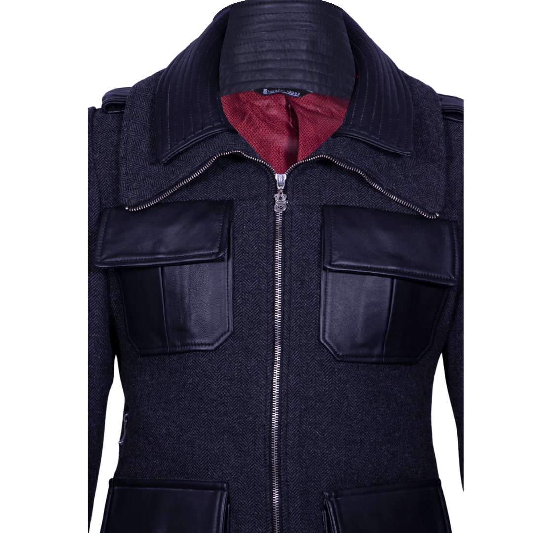Wool jacket with a double collar and leather detailing.