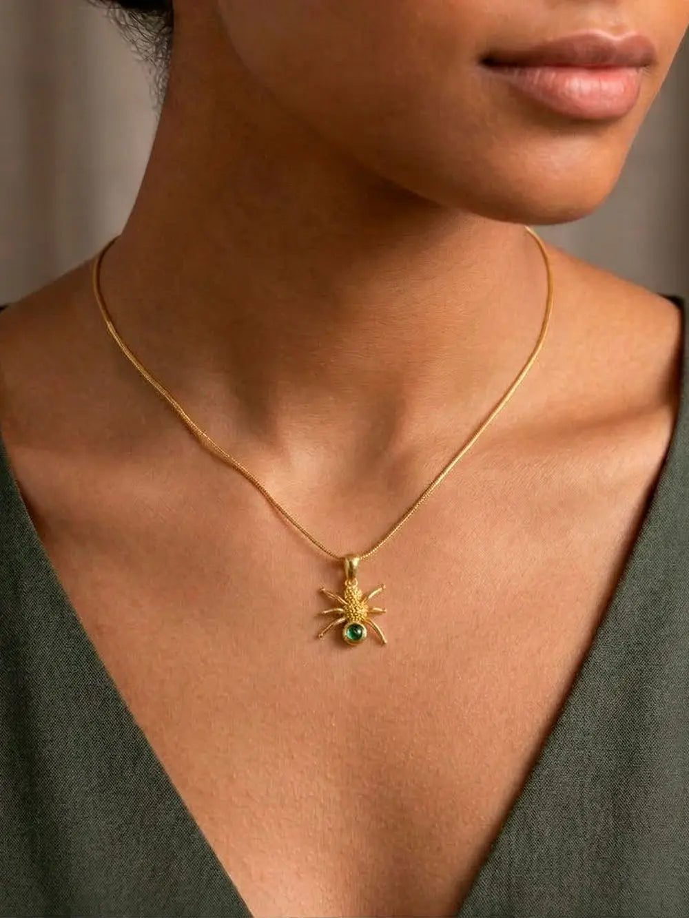 Collar Dije Las Obreras Dorado