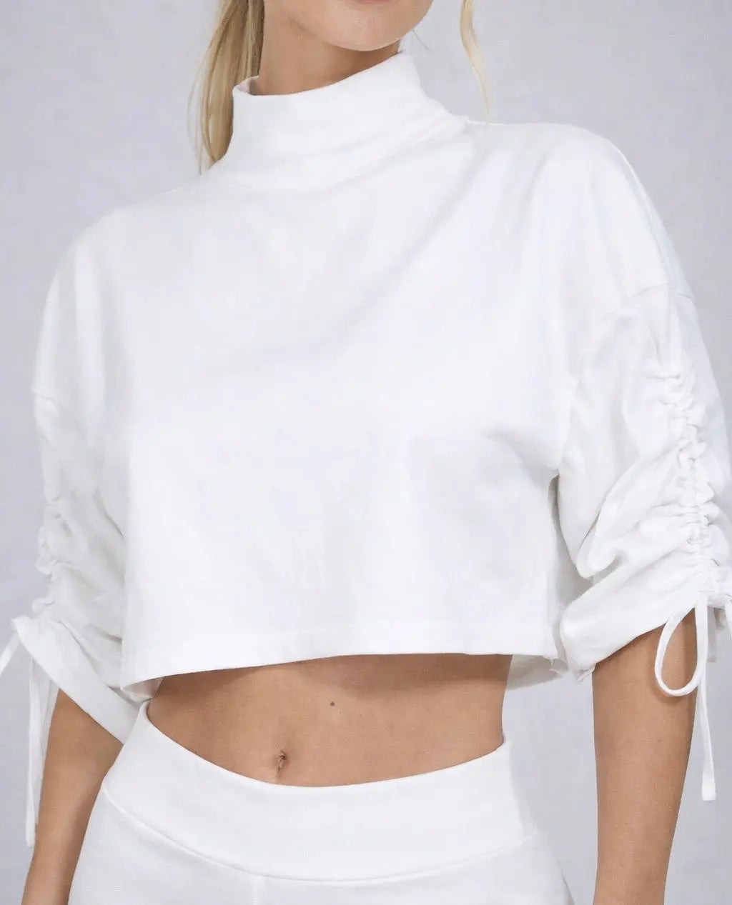 BALANCE HIGH-NECK TOP