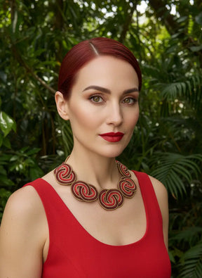 CRISSCROSSED CIRCLES NECKLACES