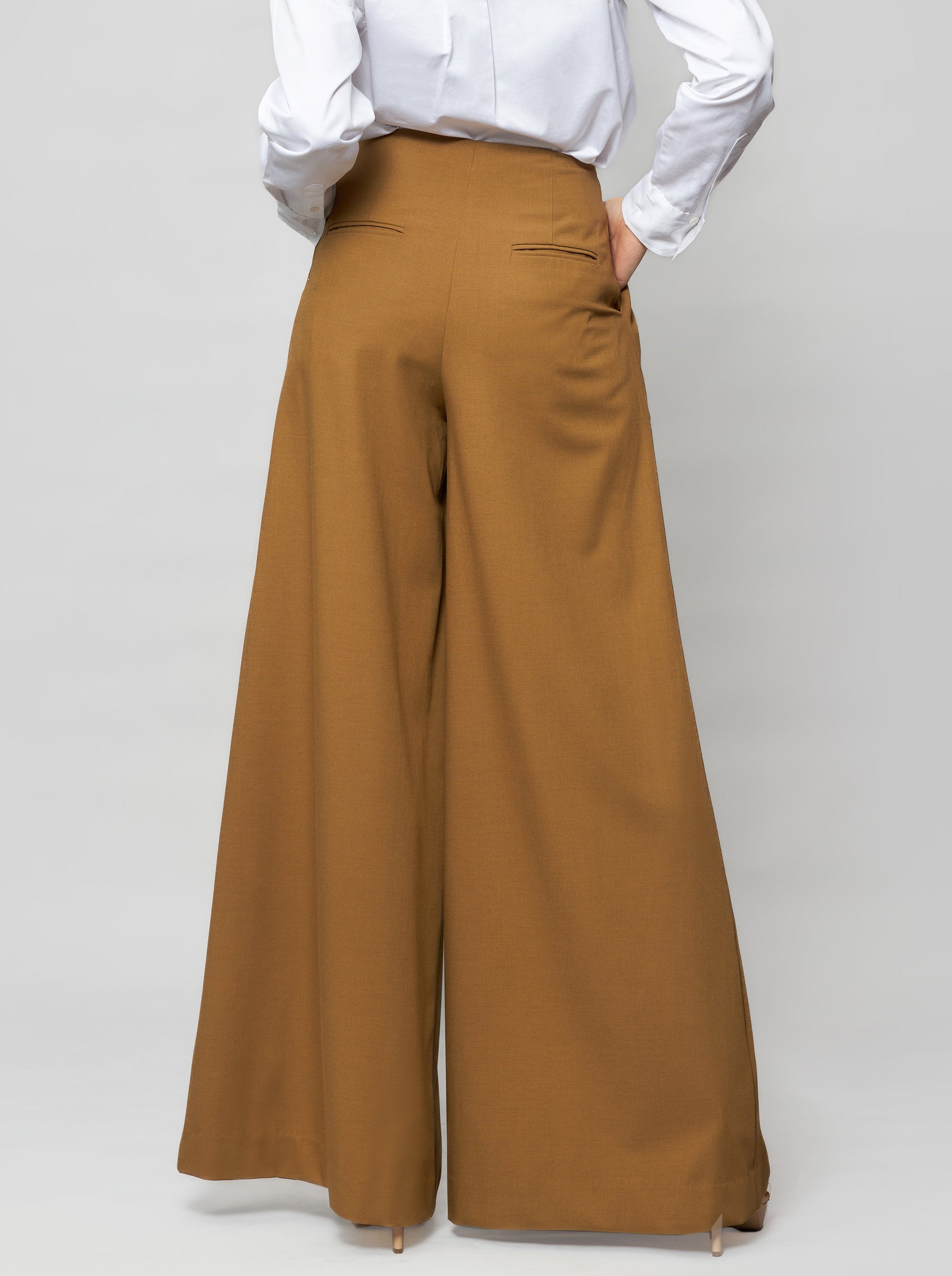 Stelis Wide-Leg Pant