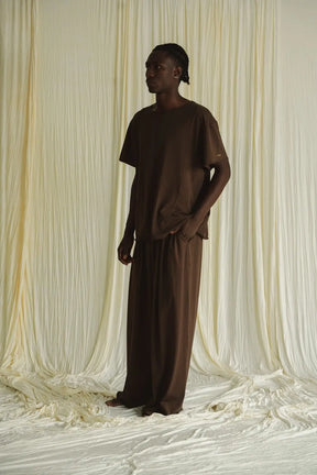 Present Tee Chocolate - Camiseta Bordada "The Only Way Out Is In"