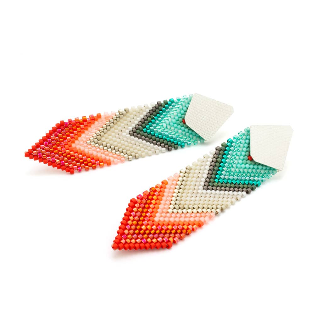 COLOR GEOMÉTRICO Miyuki Thick Feather Earrings