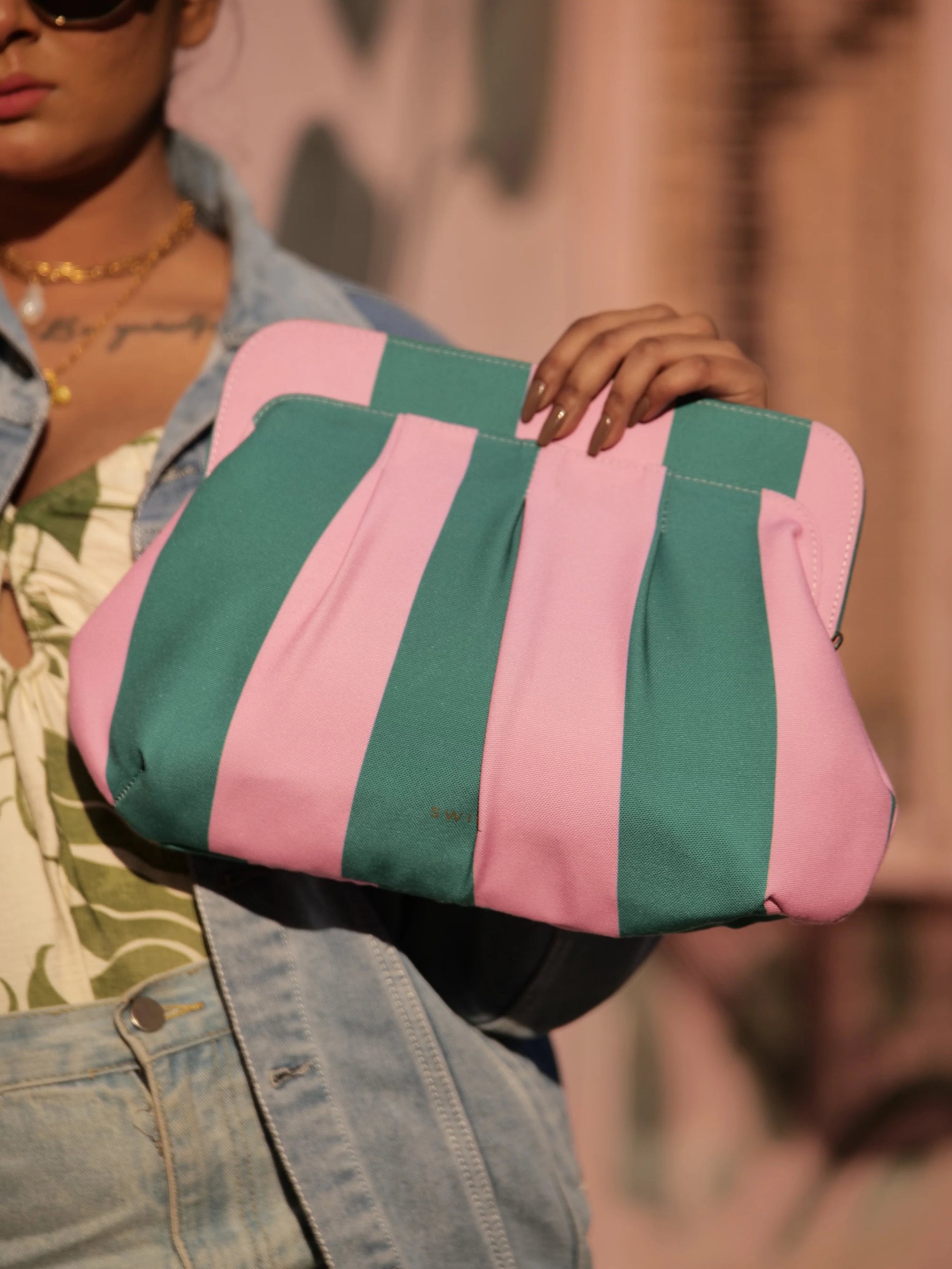 Pochette - 10”H x 14”W Inches