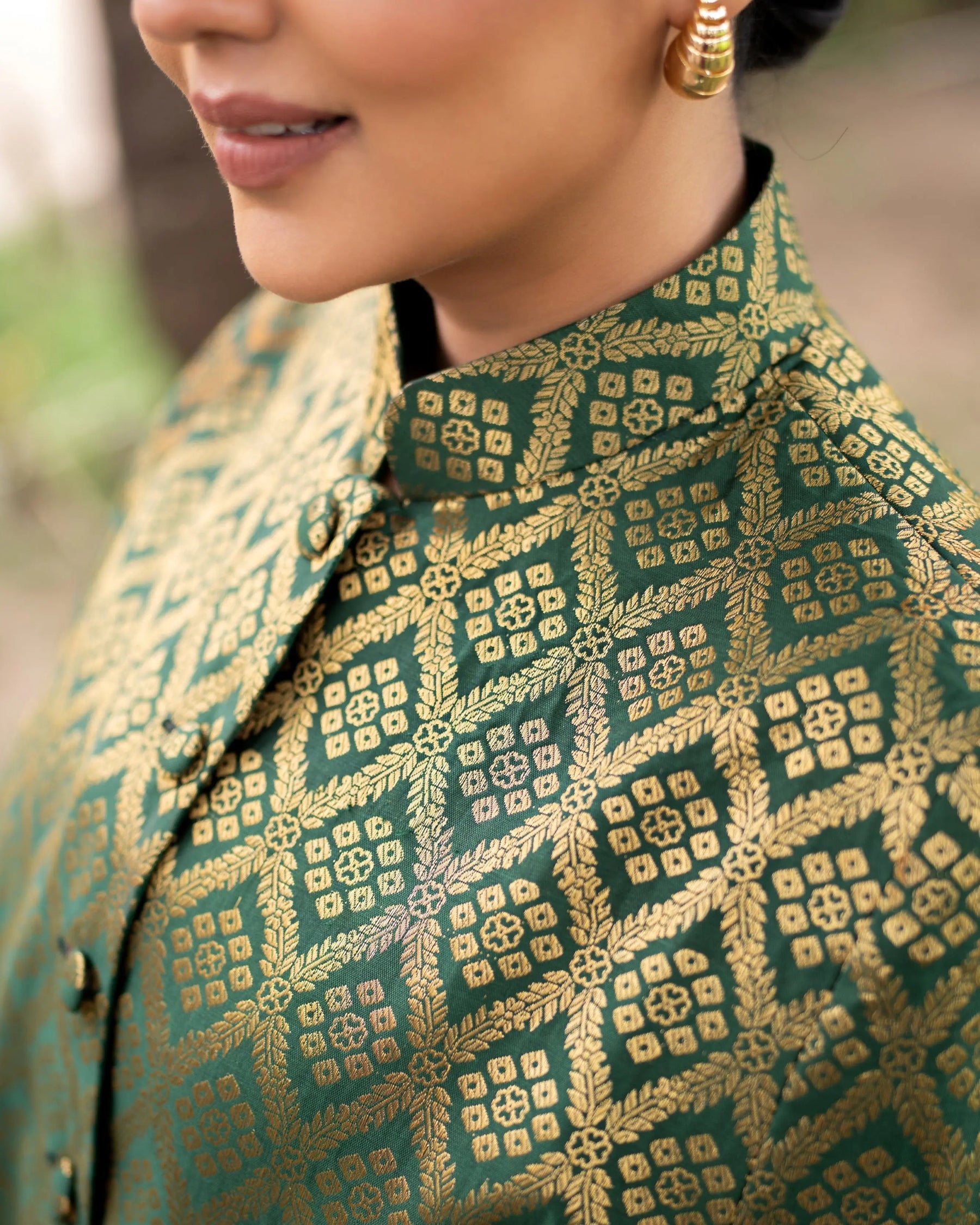 Gayatri Banarasi Cape Co-ord Set: Women's Emerald Gold Diamond Indowestern Wear