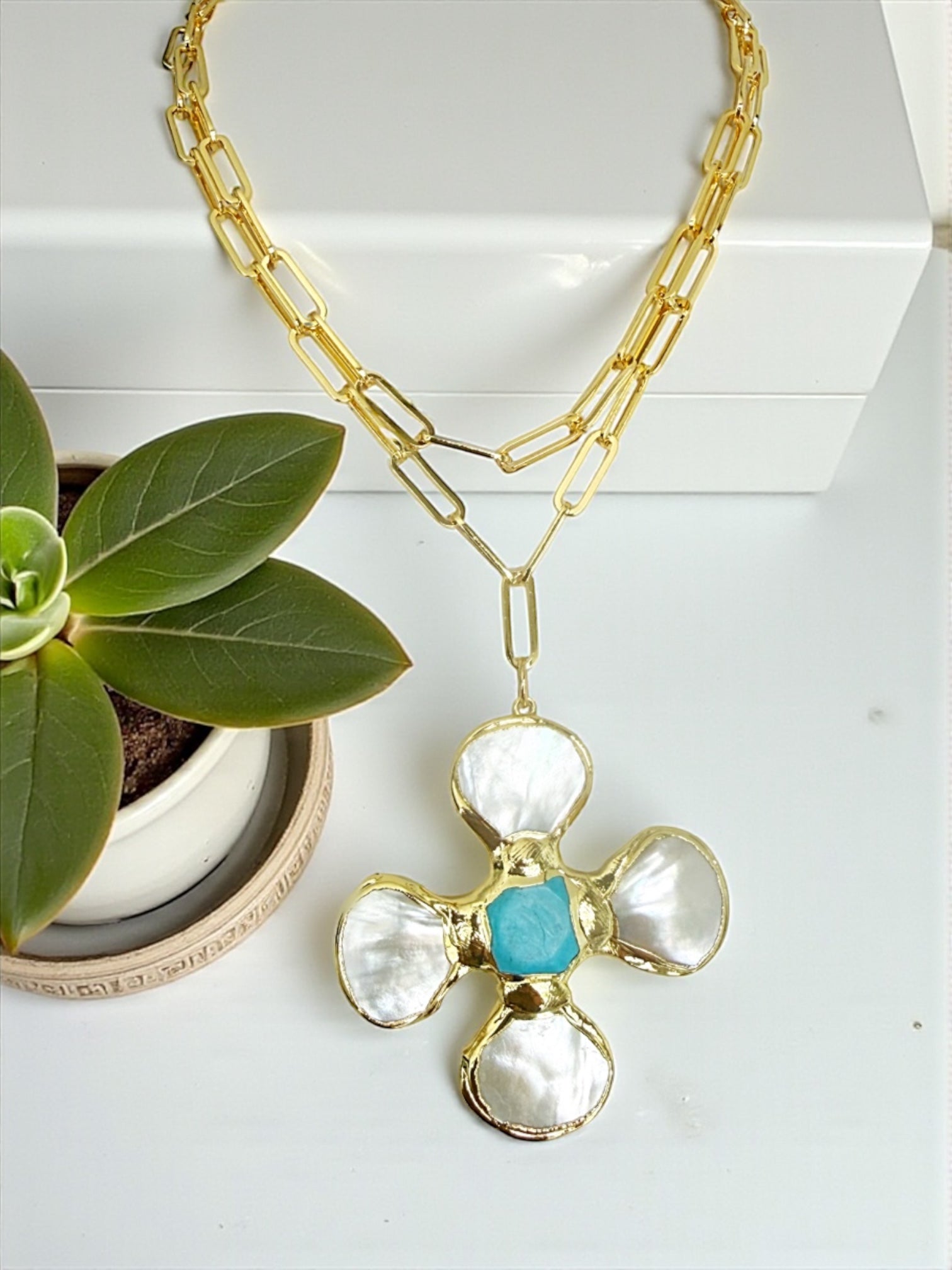 Sarai cross layer necklace