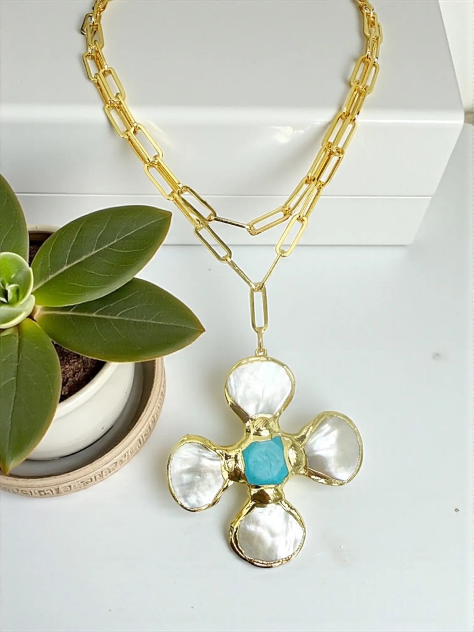 Sarai cross layer necklace