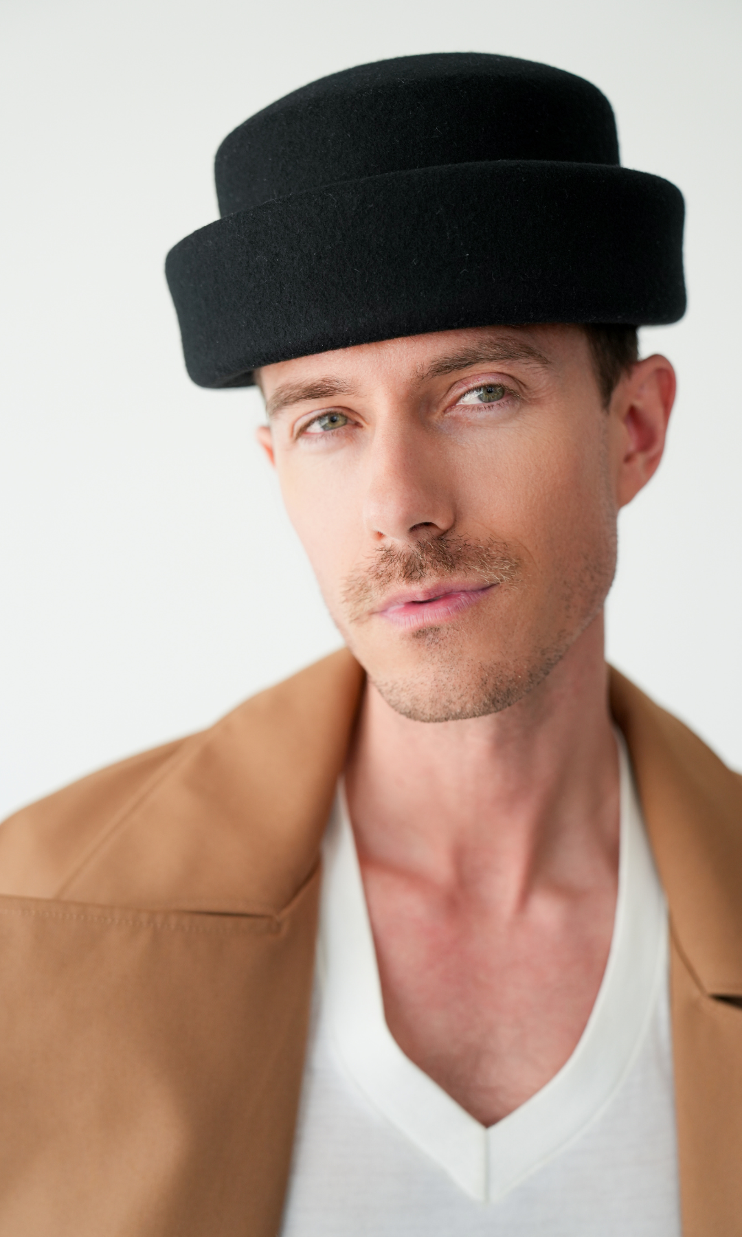 London Pillbox Hat - Black