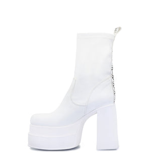 Stylish Animal-Friendly Off-White Booties Conte