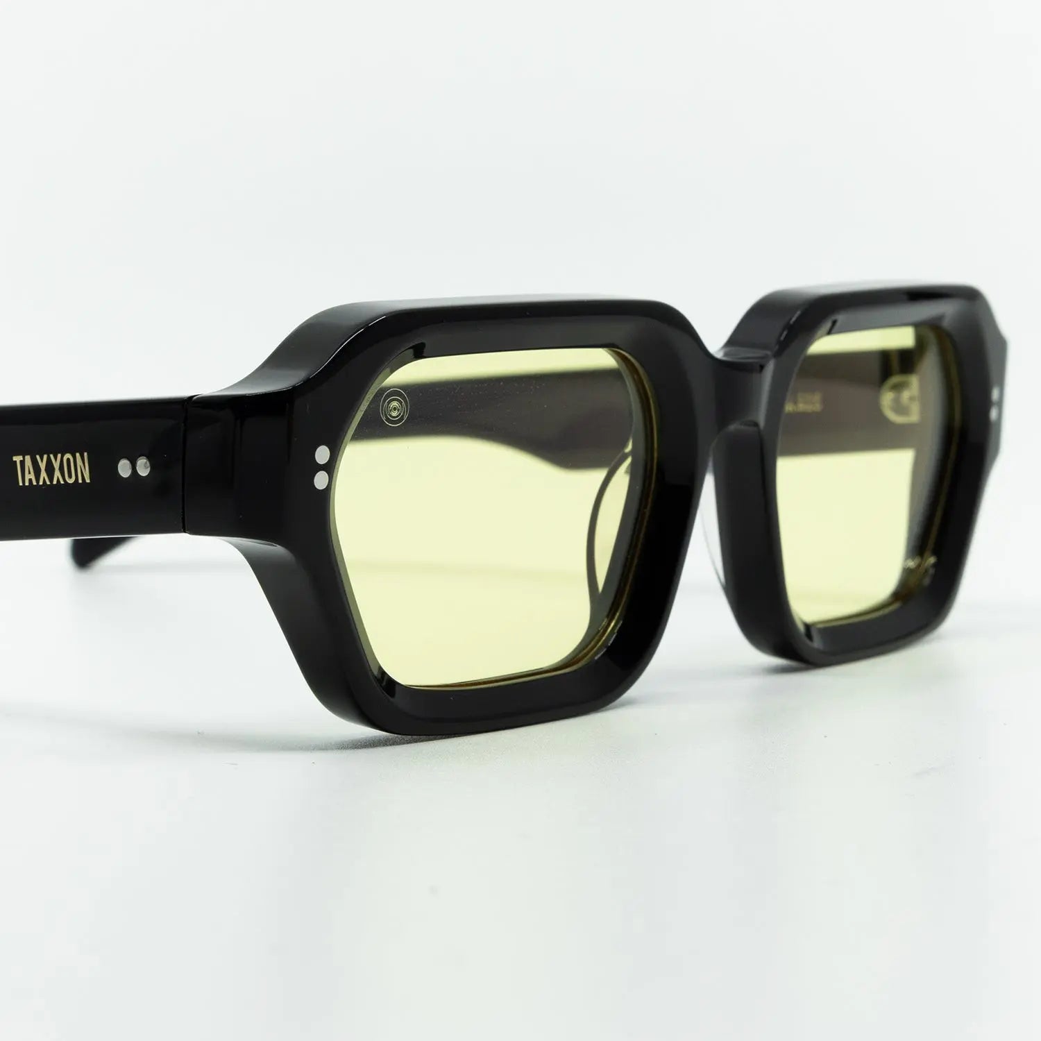 925 Sunglasses with Dark Frame