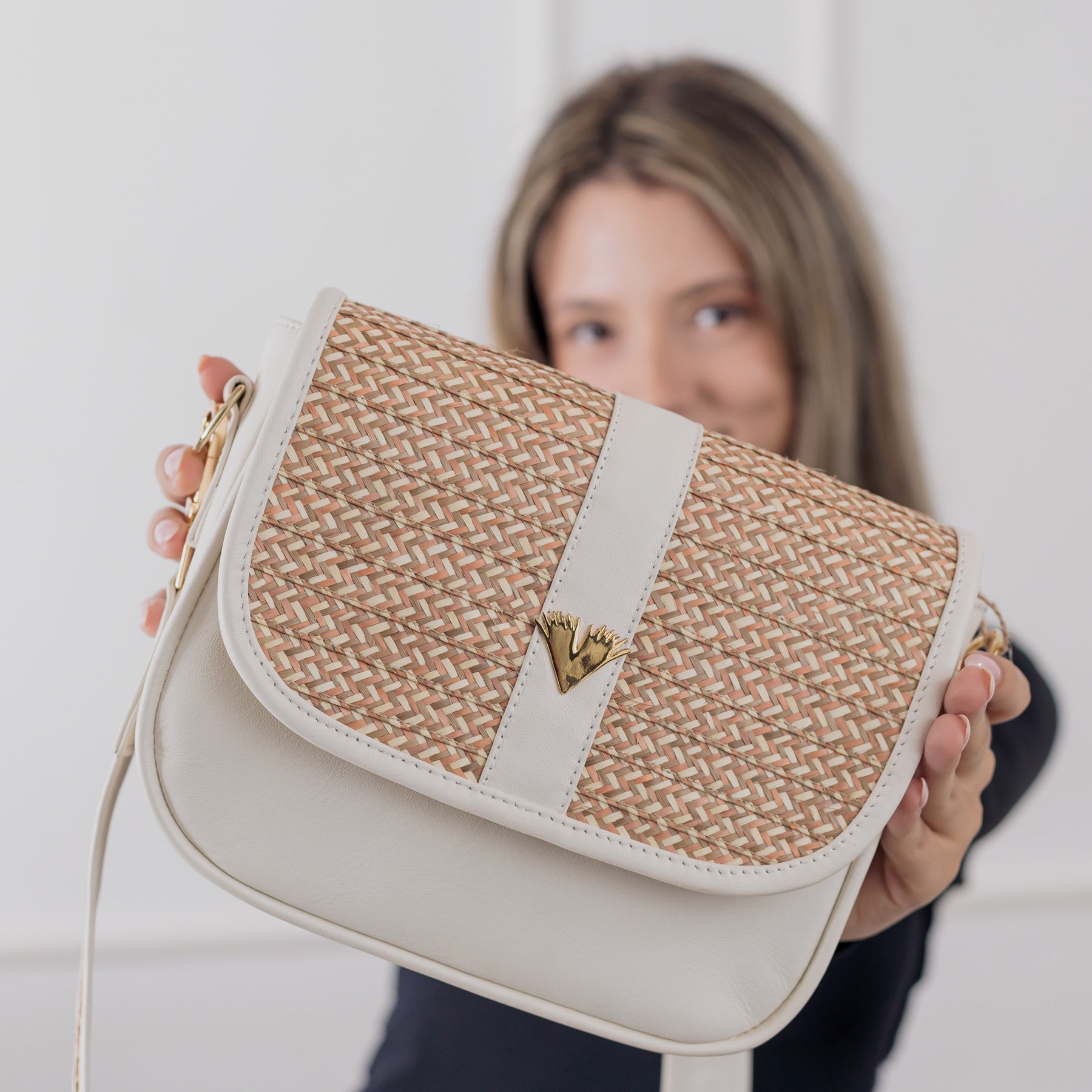 Beige Leather Carriel Bag – Handmade Crossbody & Handbag with Palm Strap Detail, Timeless Leather Purse