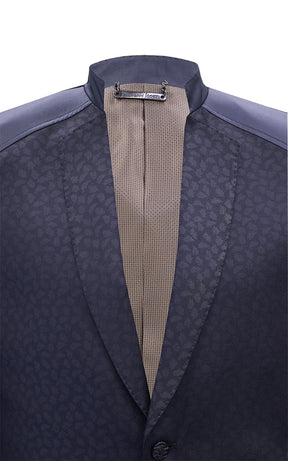 Military collar blazer with lapels.