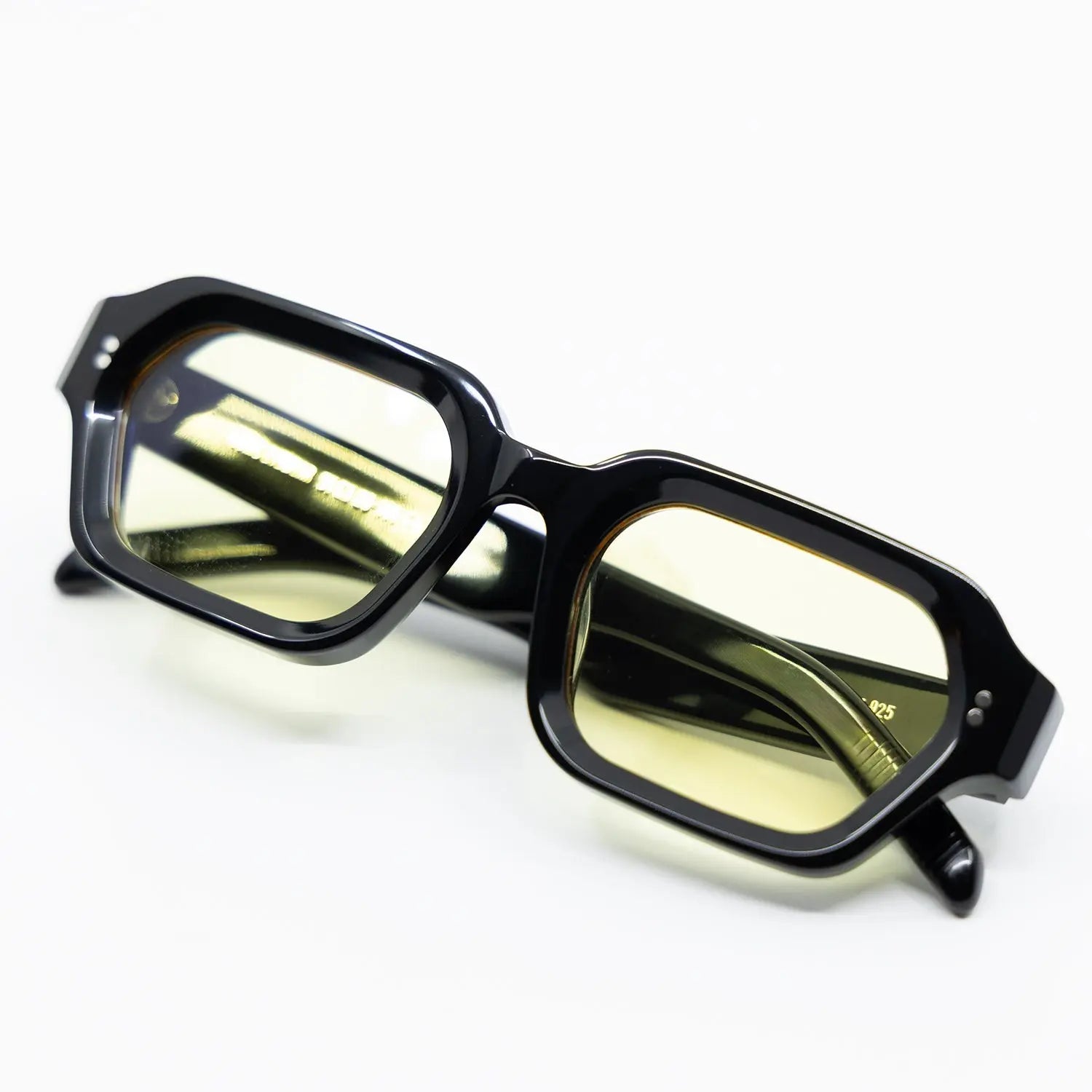 925 Sunglasses with Dark Frame