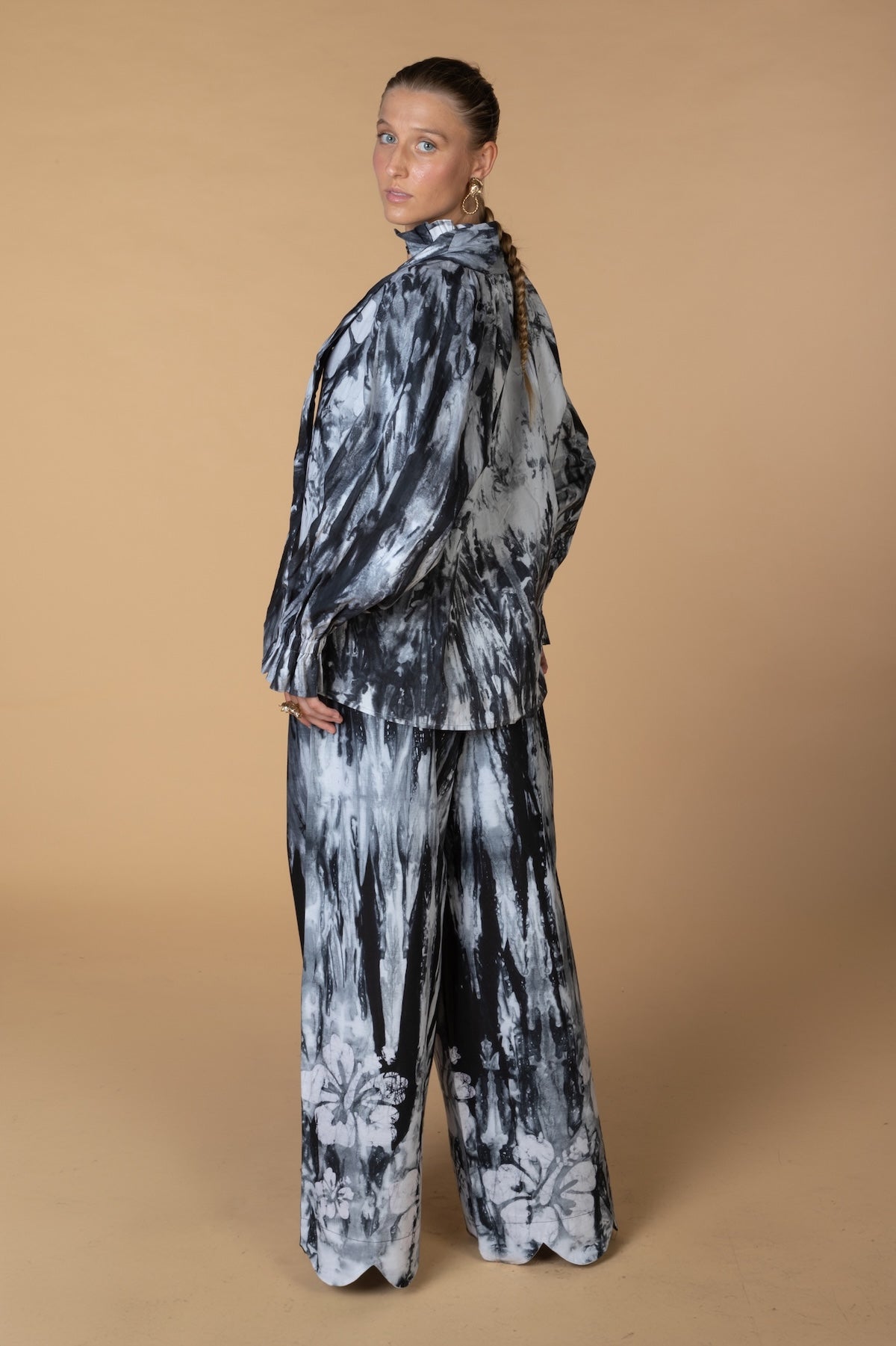 FRIDA, wide-leg batik trousers