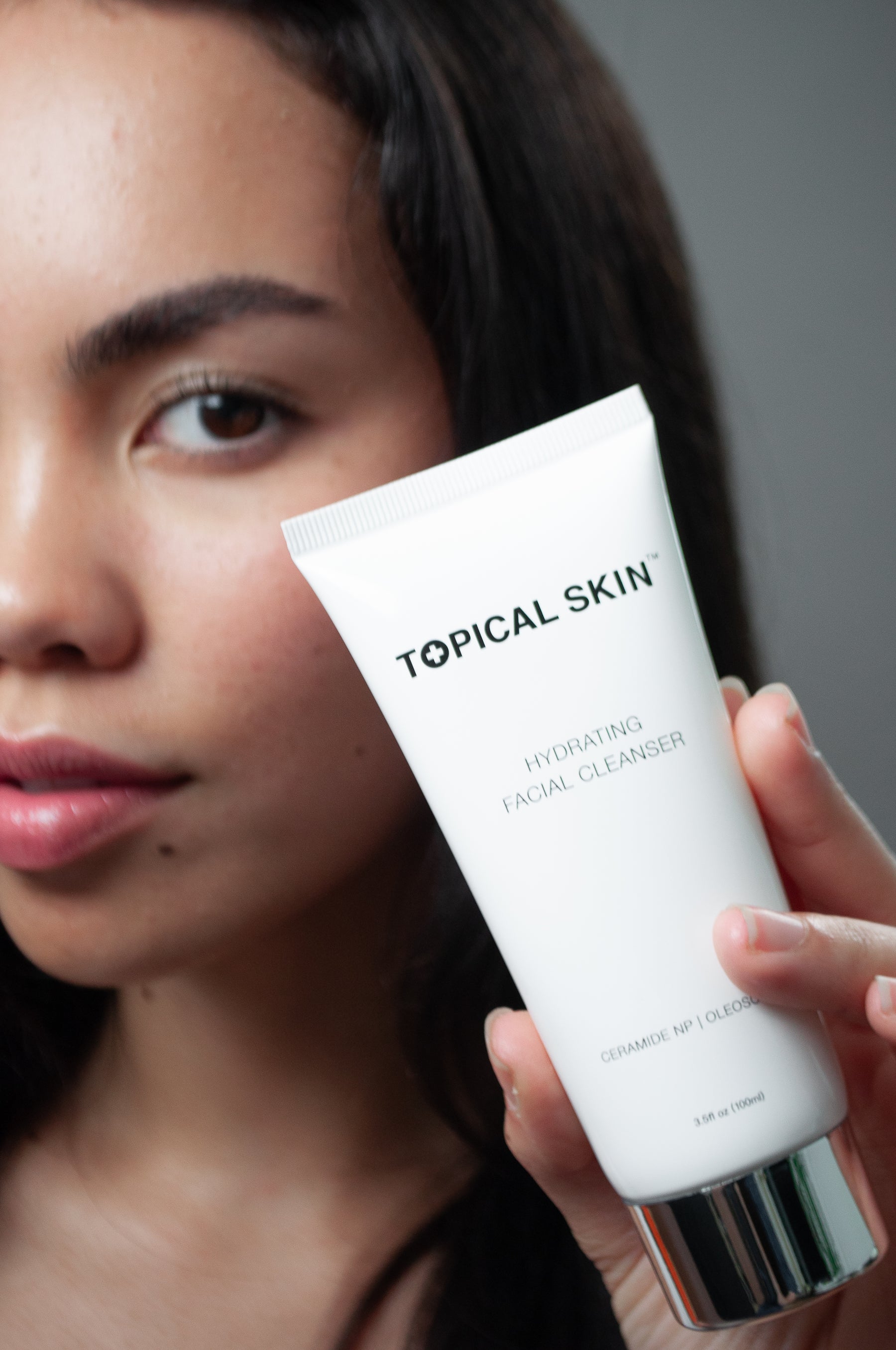 Hydrating Facial Cleanser with Oleosomes and Ceramide