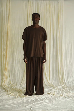 Present Tee Chocolate - Camiseta Bordada "The Only Way Out Is In"