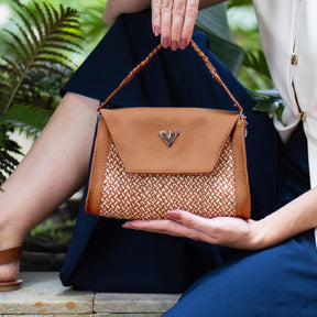 Brown Leather Crossbody Curvo Bag