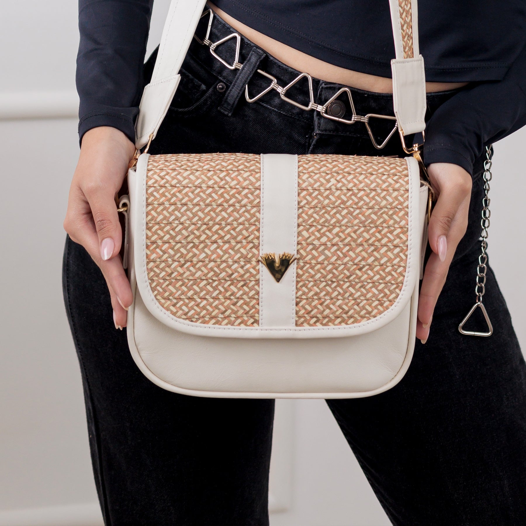Beige Leather Carriel Bag – Handmade Crossbody & Handbag with Palm Strap Detail, Timeless Leather Purse