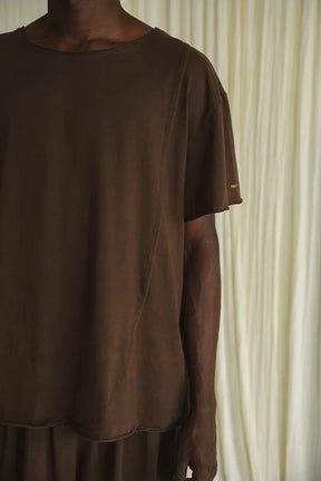 Present Tee Chocolate - Camiseta Bordada "The Only Way Out Is In"