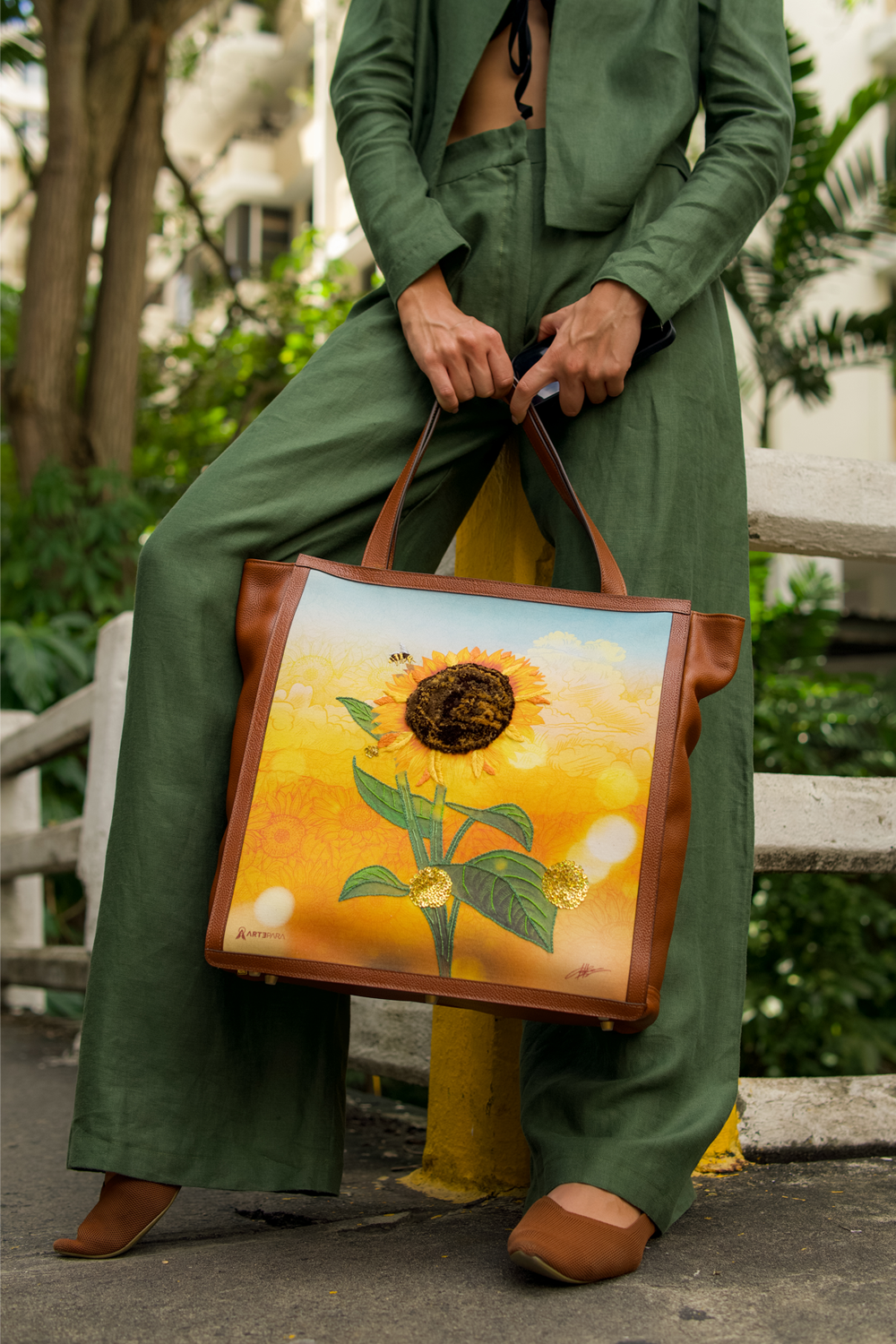 Artepara Luxury Embroidered Sunflower Maxi Tote