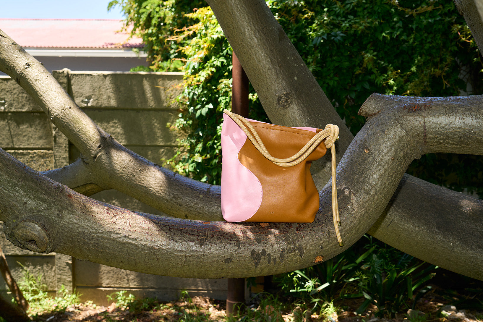 Ripple Tote - Tan / Candy Pink