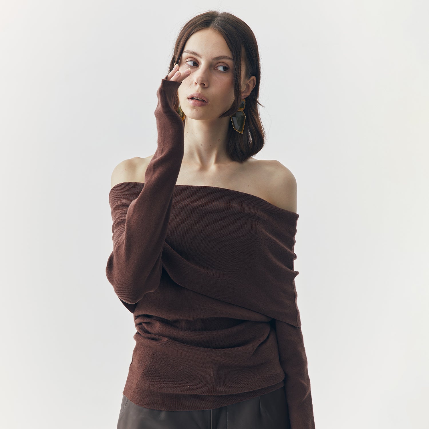 SIA OFF SHOULDER KNIT TOP