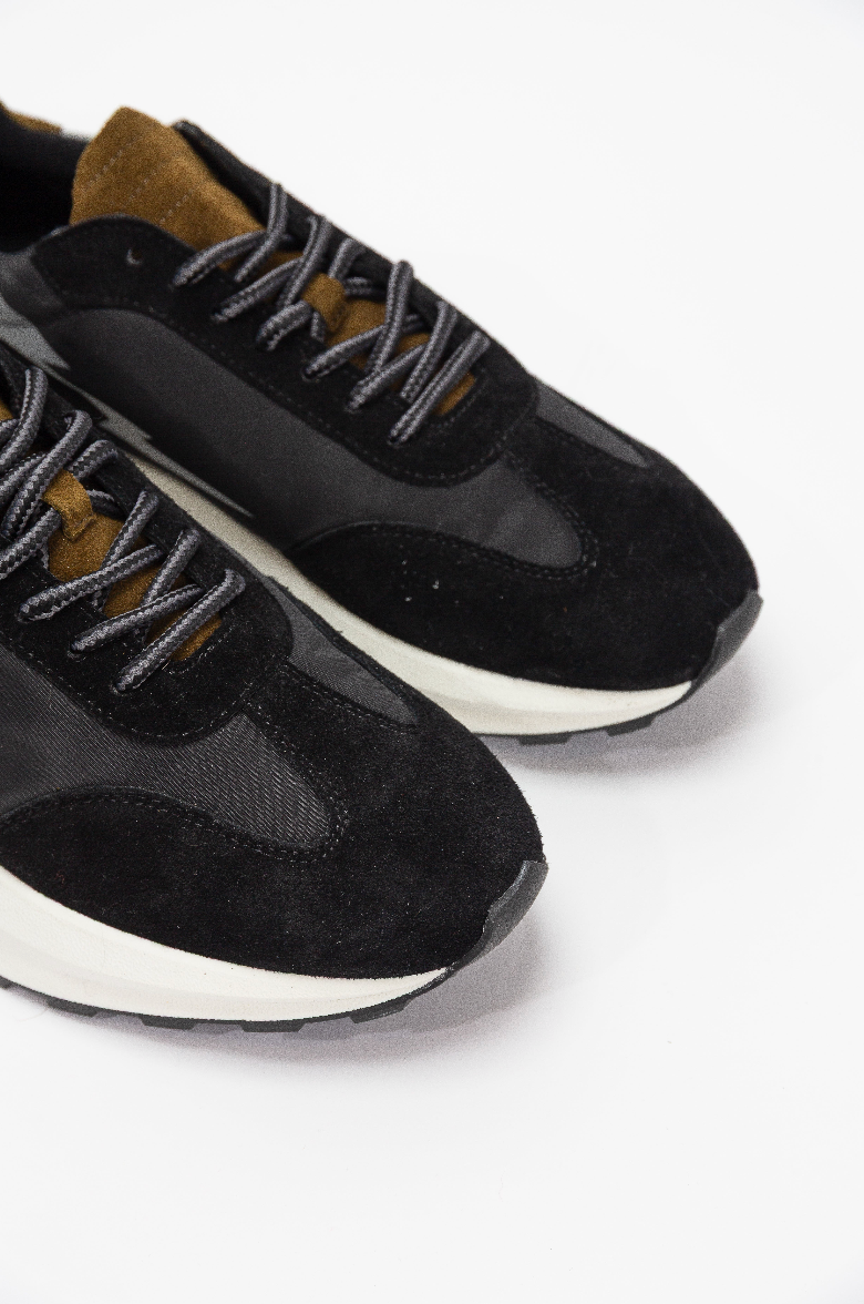 Moyo Trail Runner B-l-a-c-k CW (Unisex)