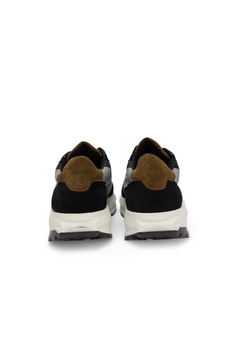 Moyo Trail Runner B-l-a-c-k CW (Unisex)