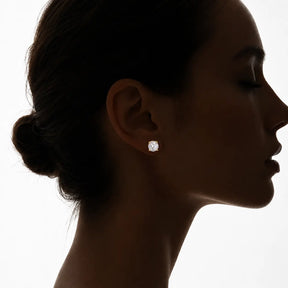 Solitaire Lumière Studs