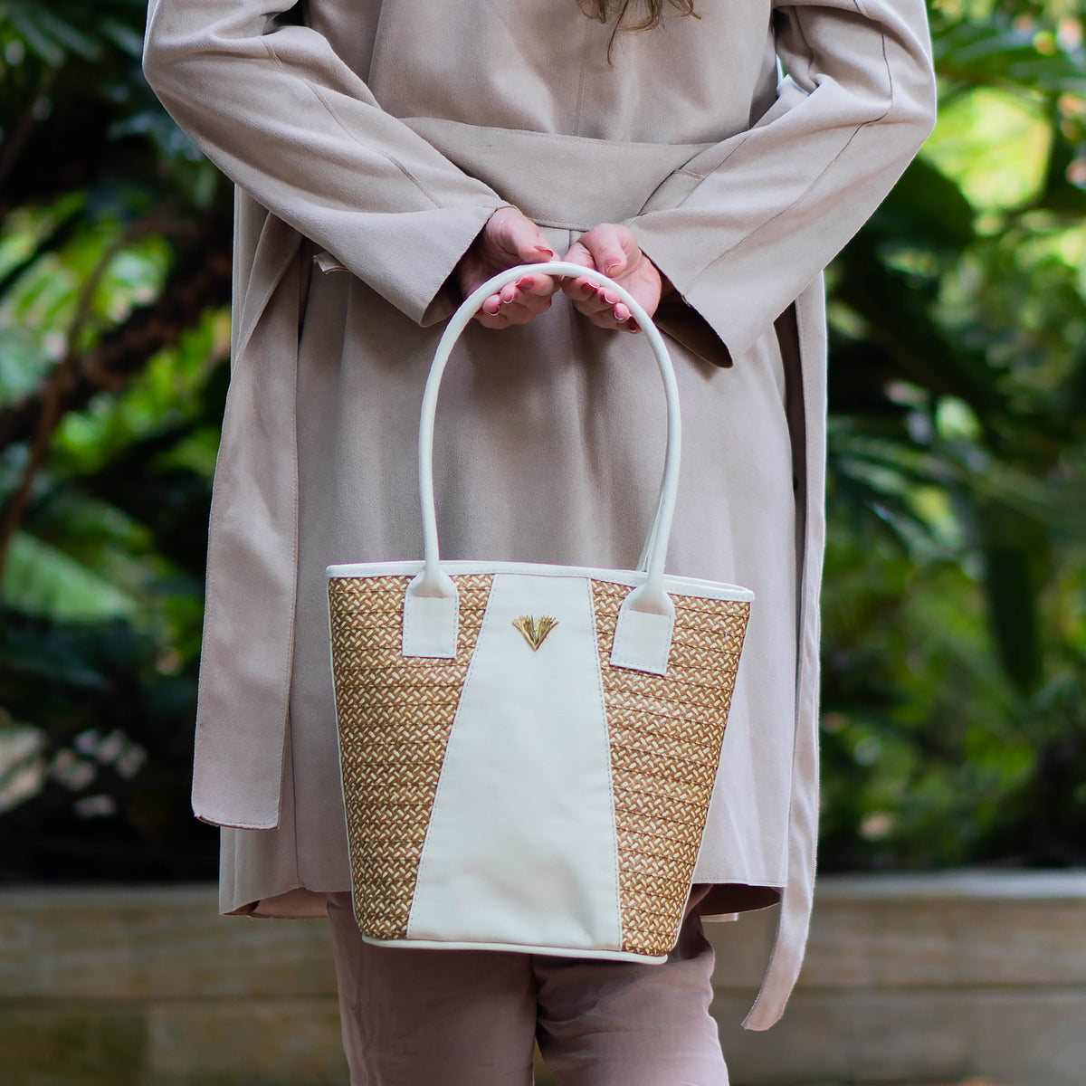 Beige Leather Tetra Tote – Handmade Medium Shoulder Bag with Palm Weave, Classic Leather Purse