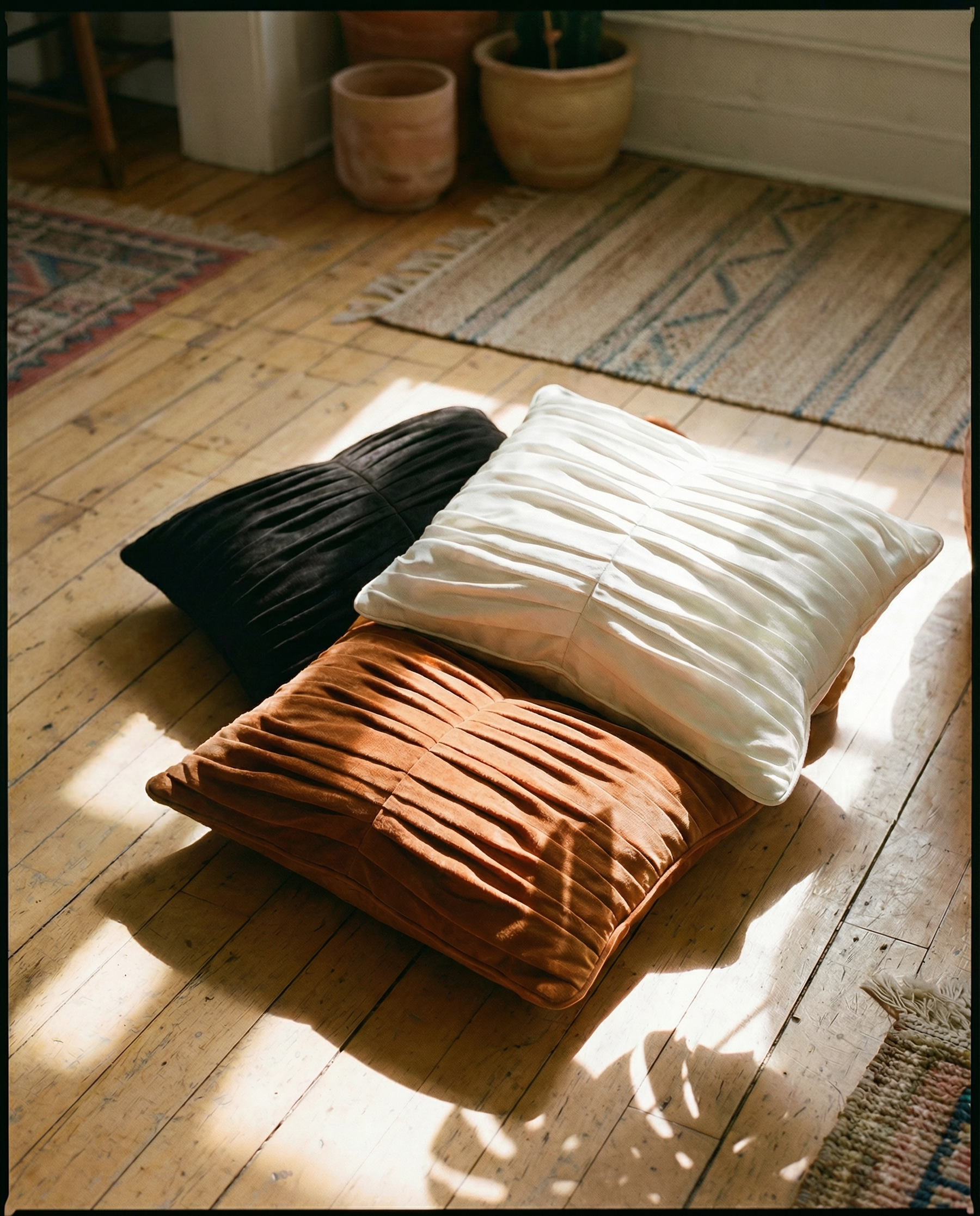 PLEATED COTTON SUEDE PILLOW IN MILK
