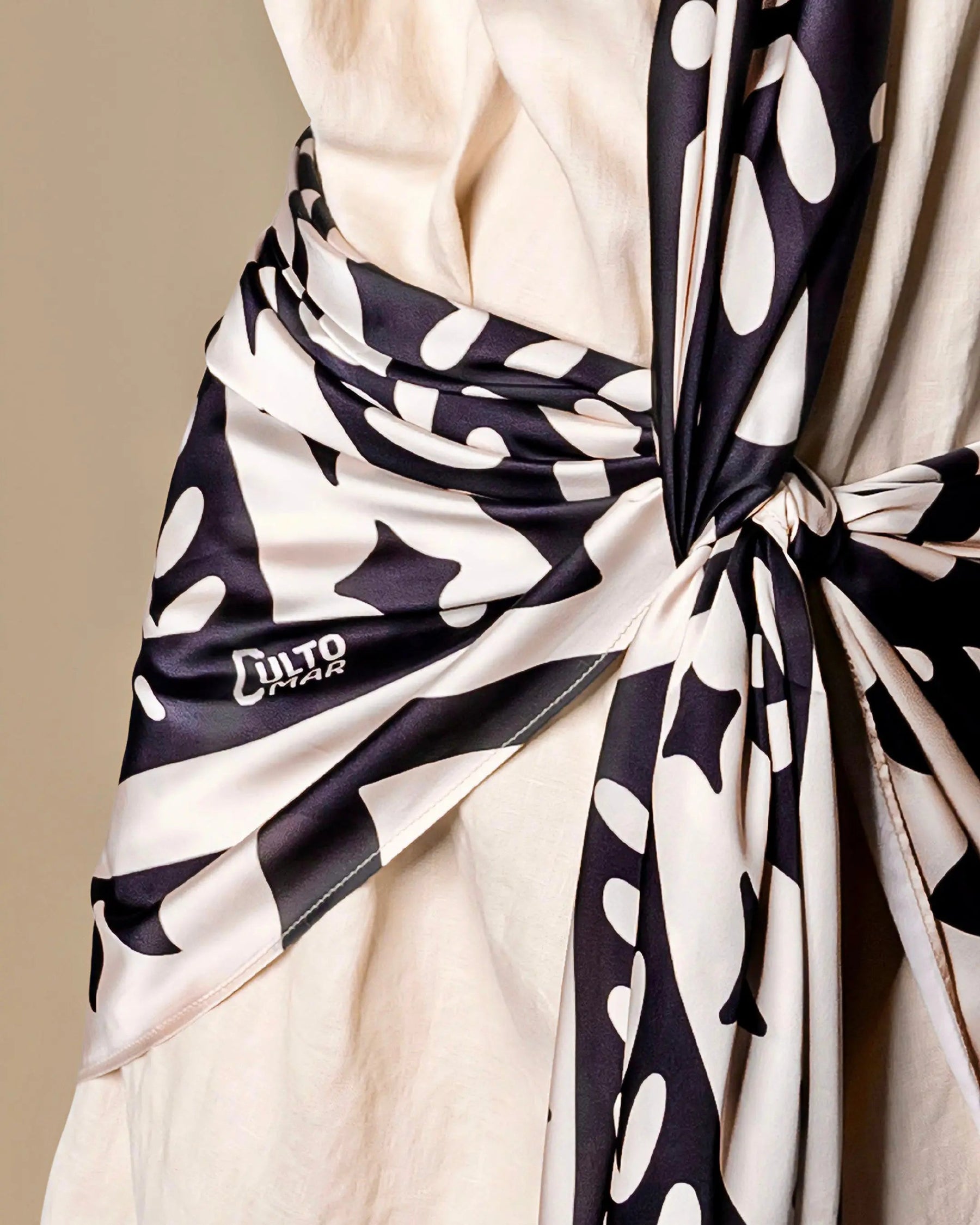 Scarf - Sarong  "Amor Eterno" B&W
