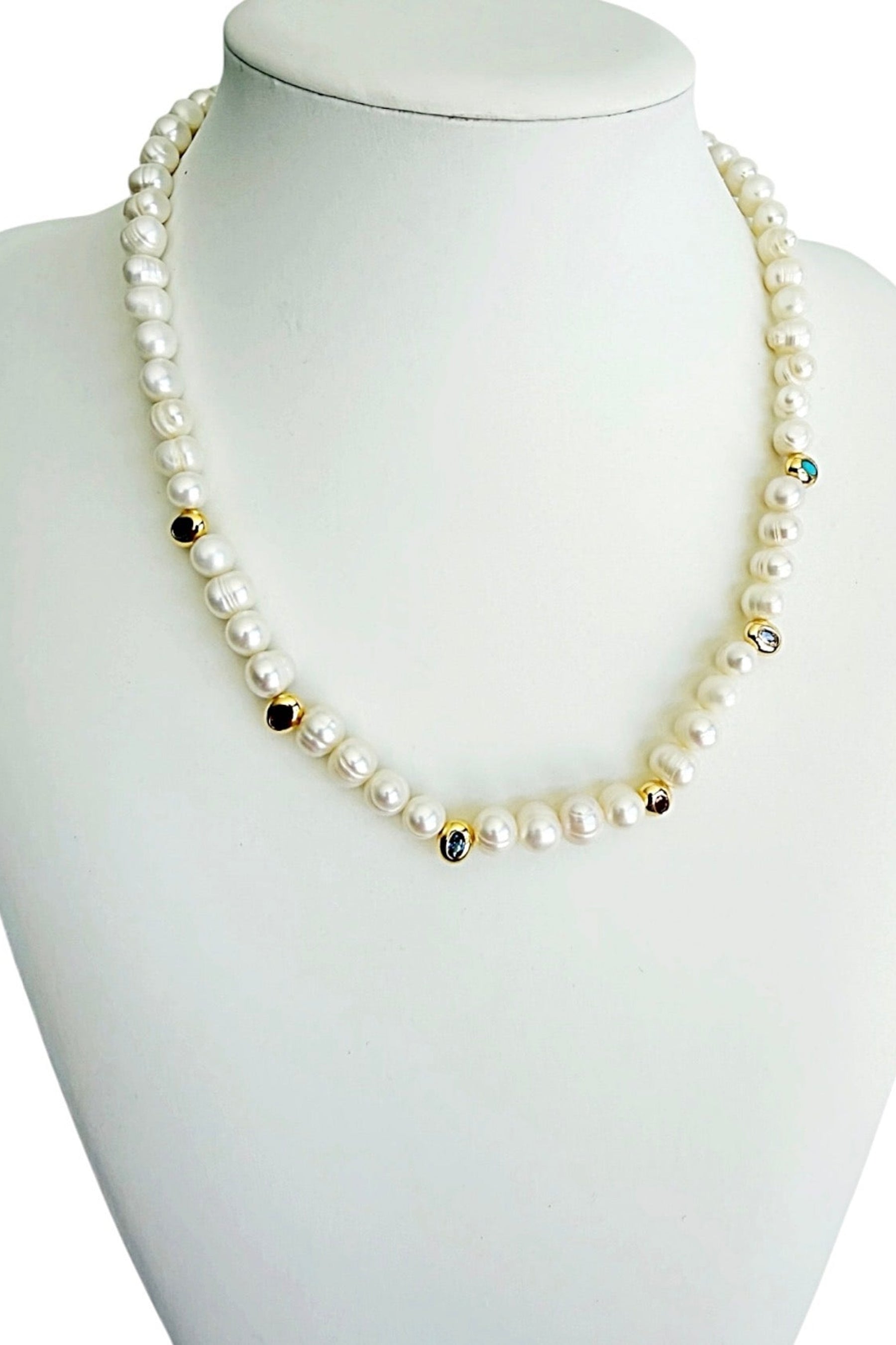 Caroline pearl necklace