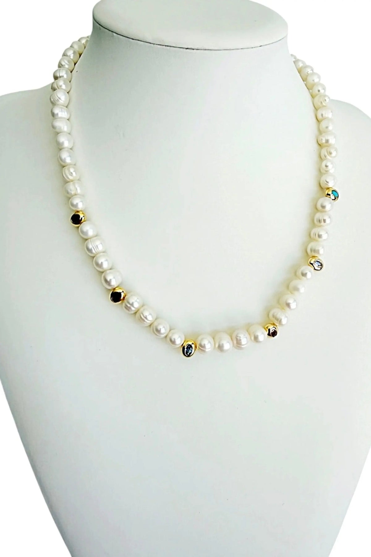 Caroline pearl necklace