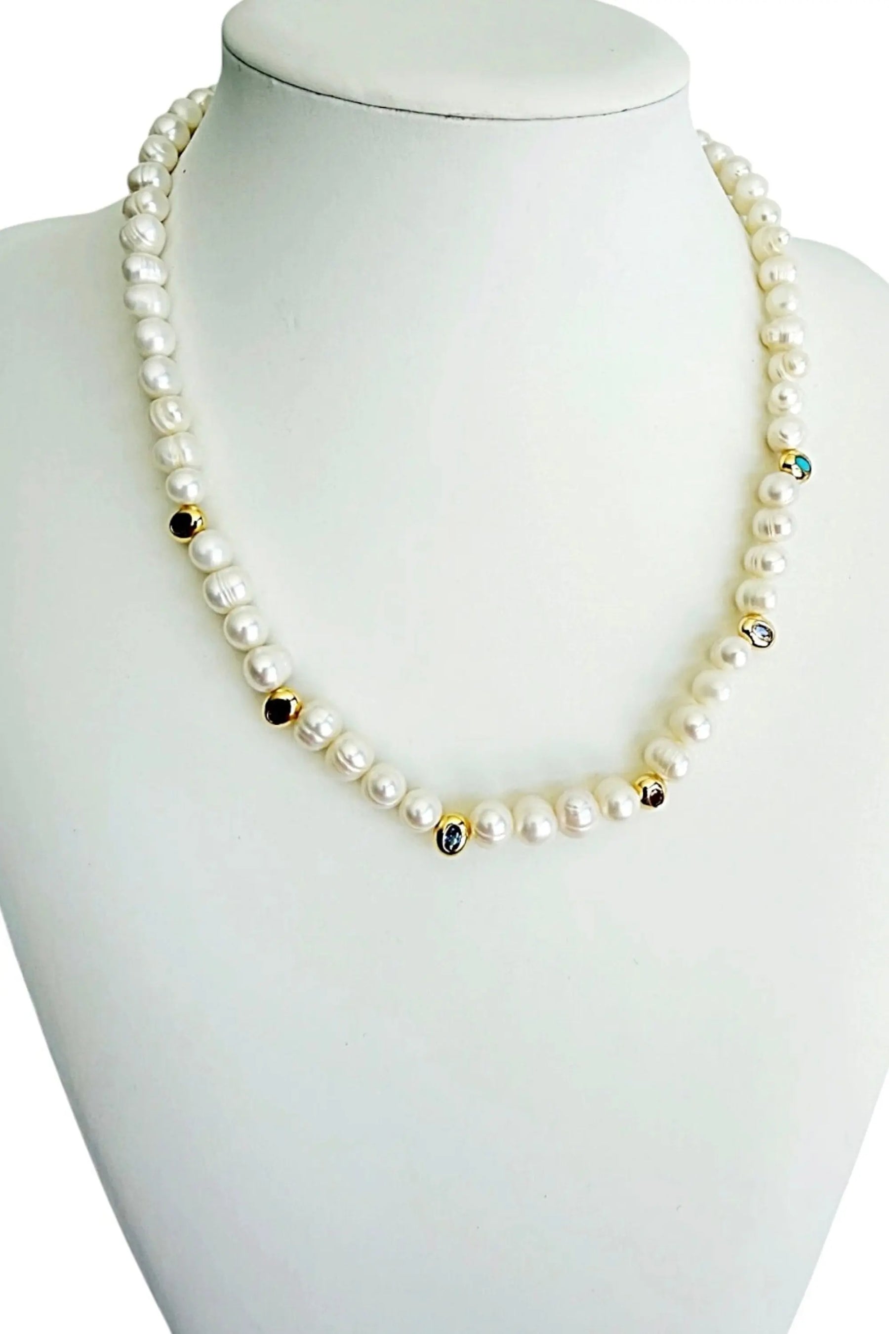 Caroline pearl necklace