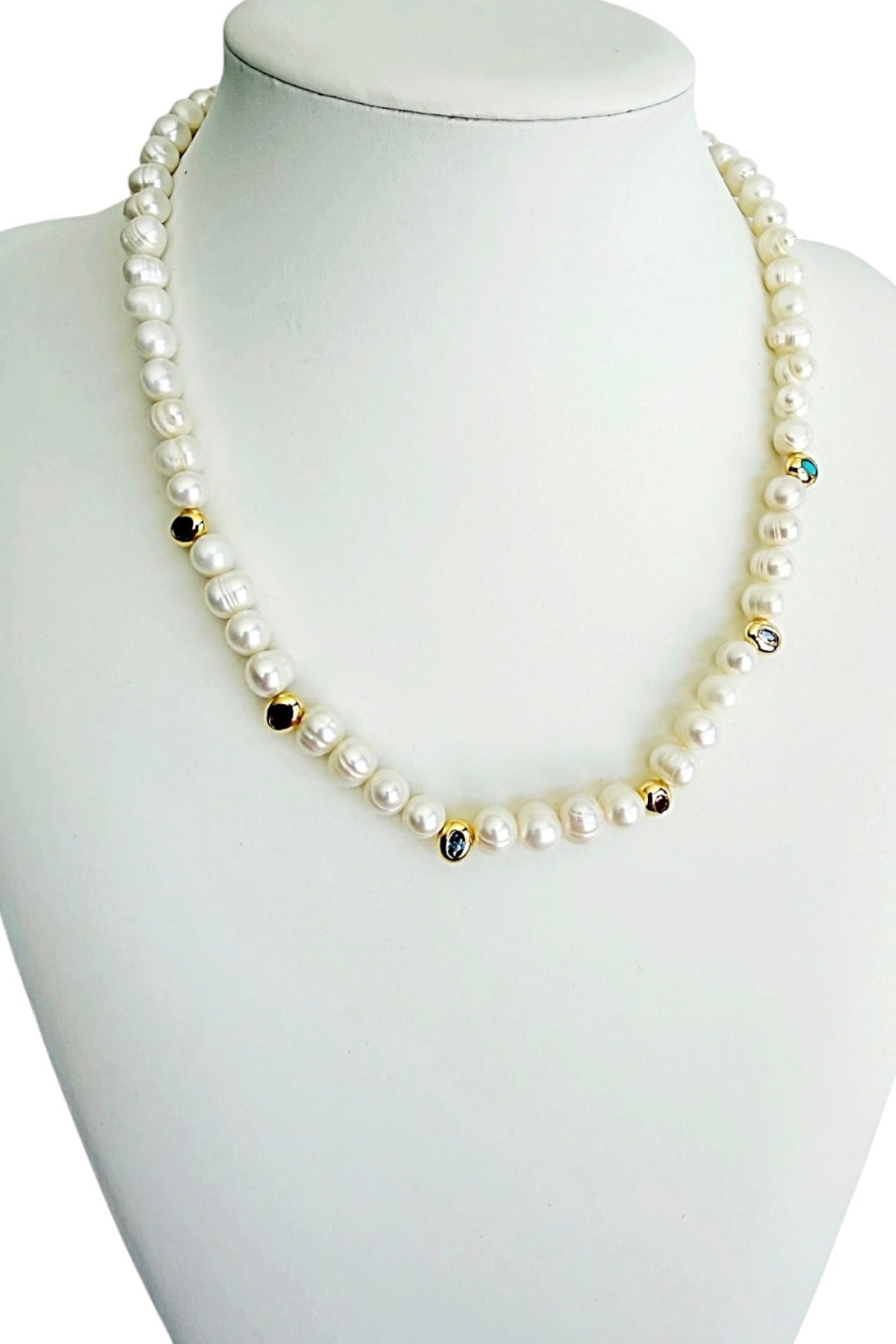 Caroline pearl necklace