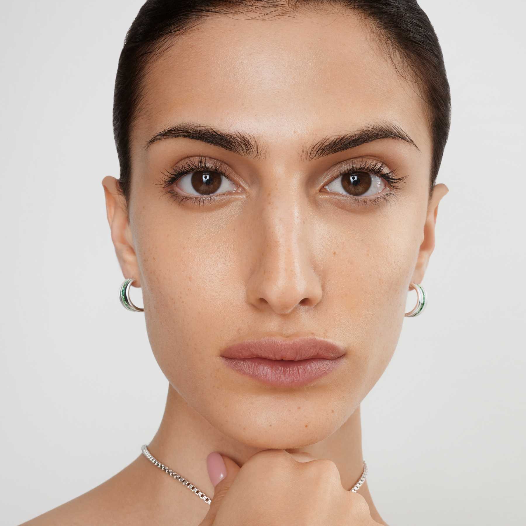 Digi Earrings In Sterling Silver With Emeralds