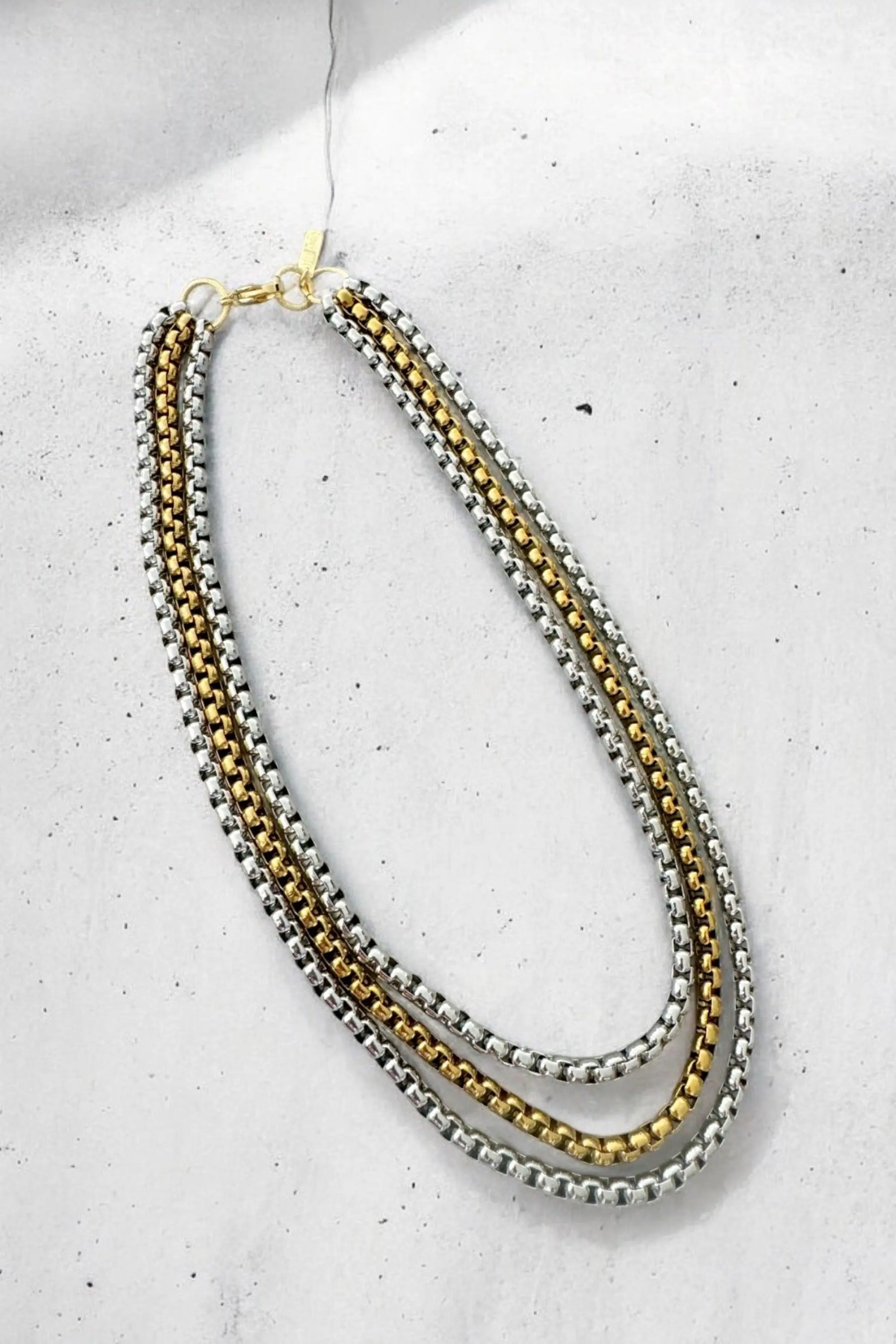 Aliza two tones necklace