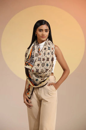 Gift Box with Modern Belt-Design Stole – All-Season Luxury Hamper