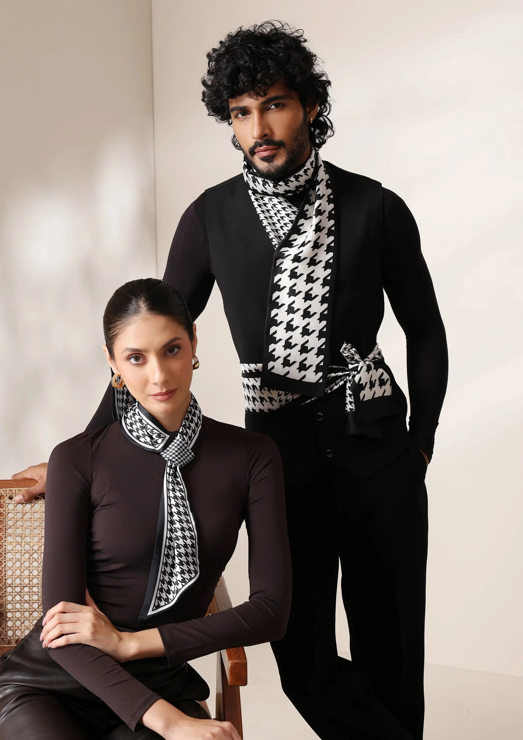 Dusala Monochrome Houndstooth silk Scarf set
