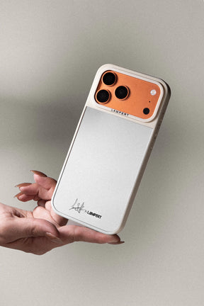 Ultra Safe Case Colab Laura Sanchez Bond