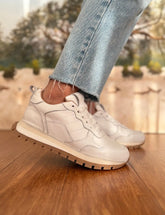 Mule White