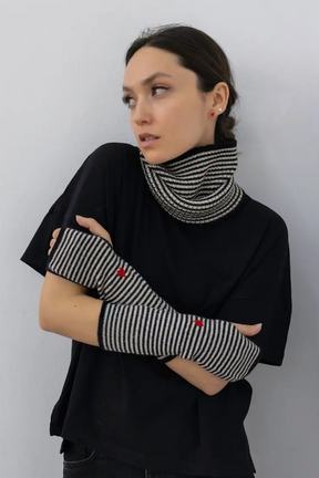 Fingerless arm warmers