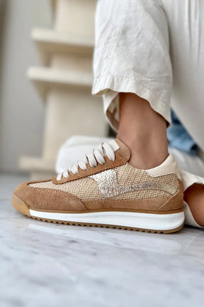 Poema Rafia Camel