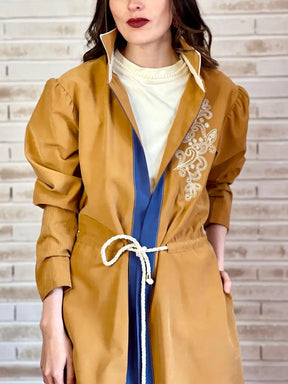 GABARDINA KIM BELGA MOSTAZA