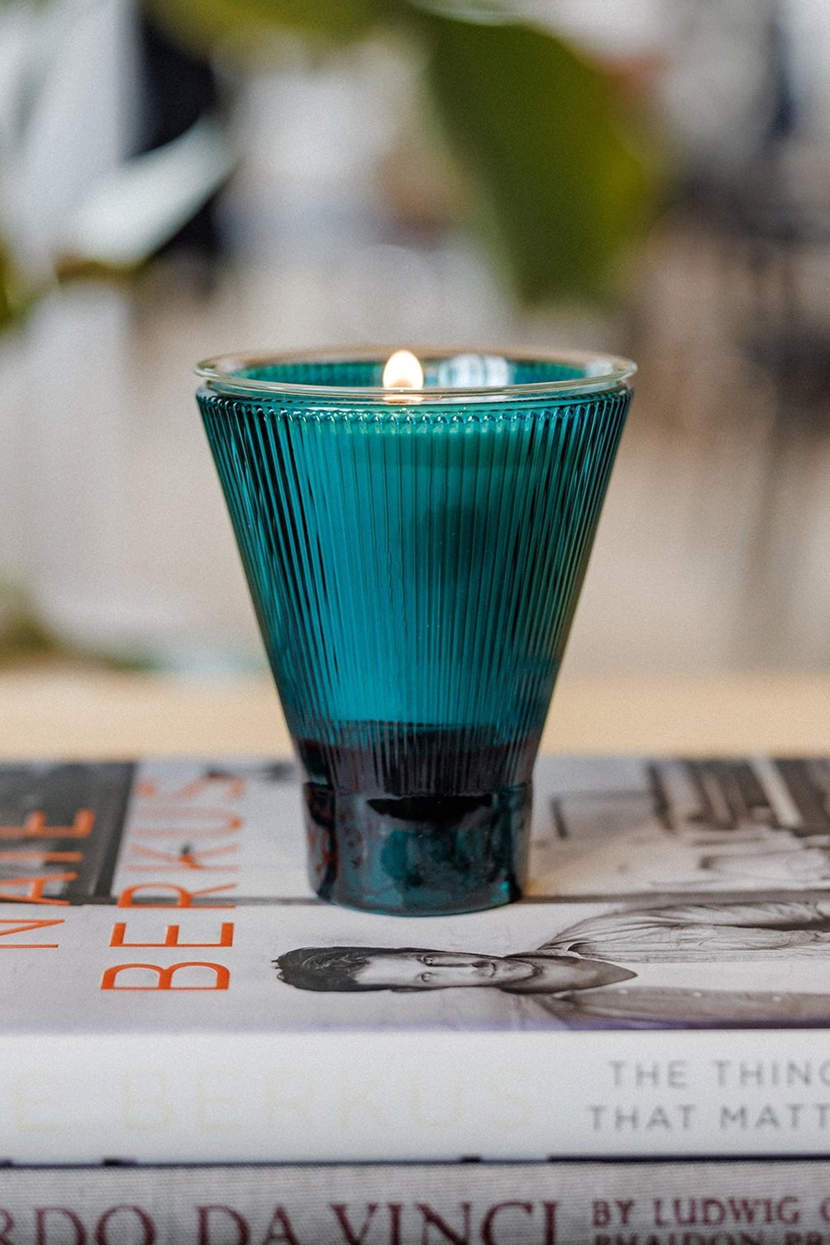 Zai Candle - Cedar & Black Cherry