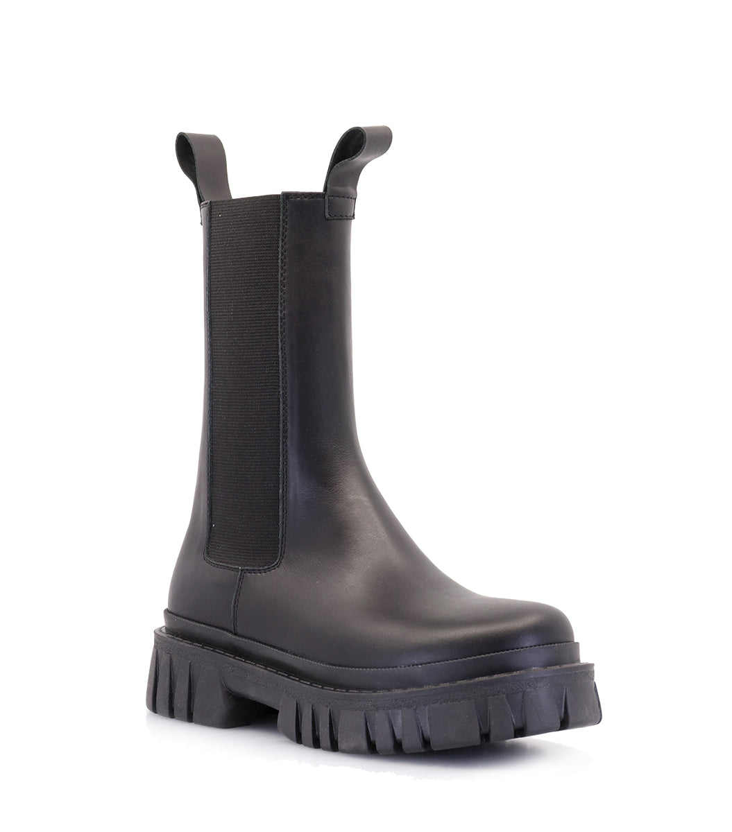 Chic Black Chelsea Booties Paran